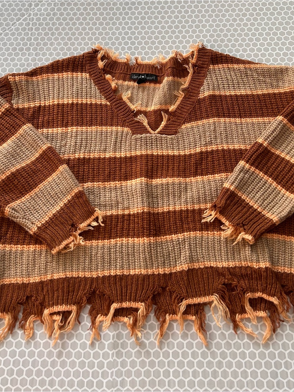 Derek Heart distressed striped V-neck sweater in brown and tan. Cropped Size XL